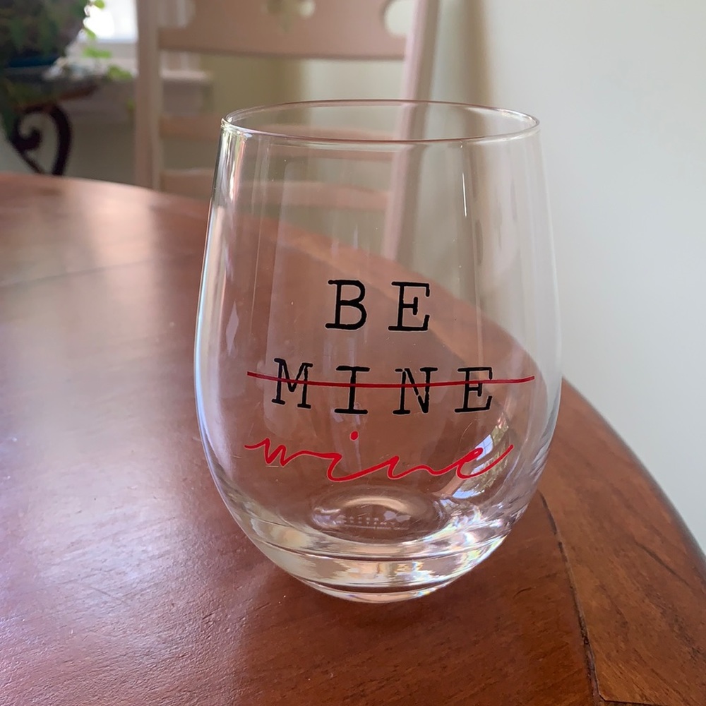 New in box Be Mine/Wine Glass